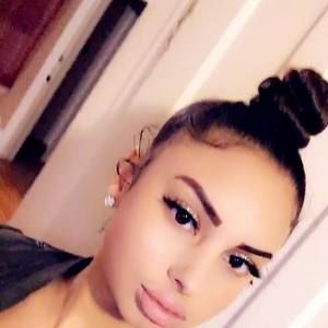 Meet your Posher, Selena